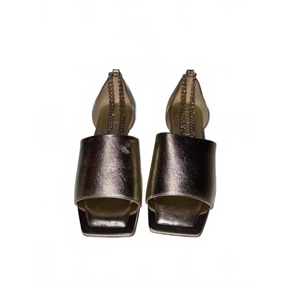 NEW The Caught Up Anklet Gold Flat Sandals Size 7M/37